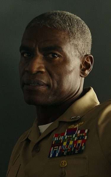 Film-top-gun-2-contre-amiral-solomon-bates-warlock