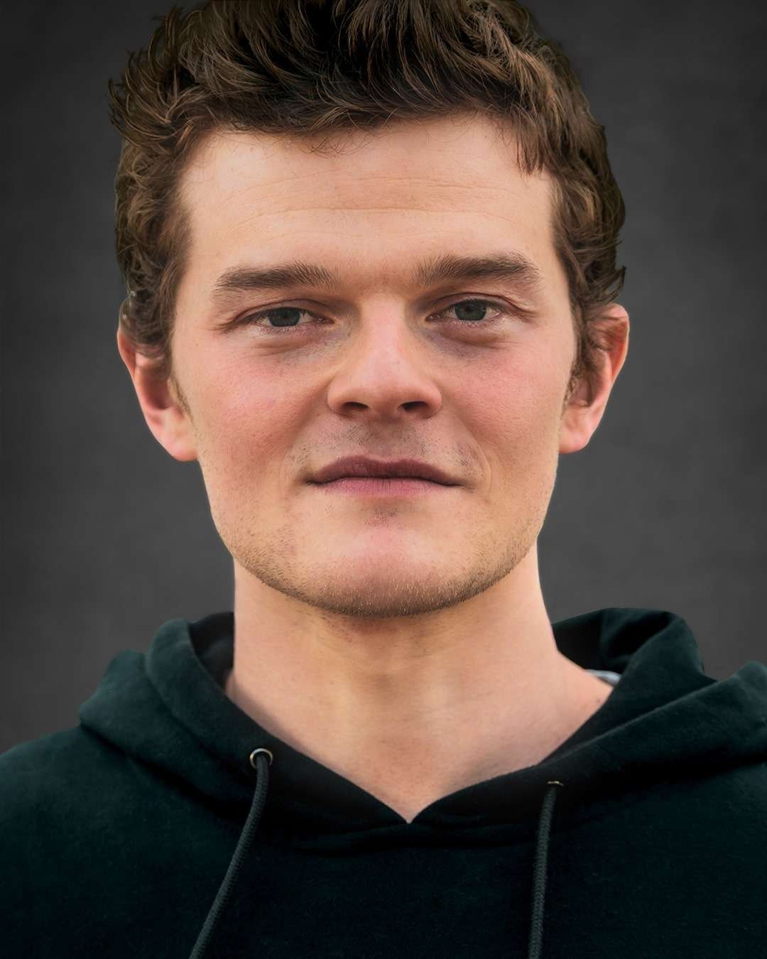 Charlie Vickers Age Casting série seigneur anneaux | G33KMANIA.com